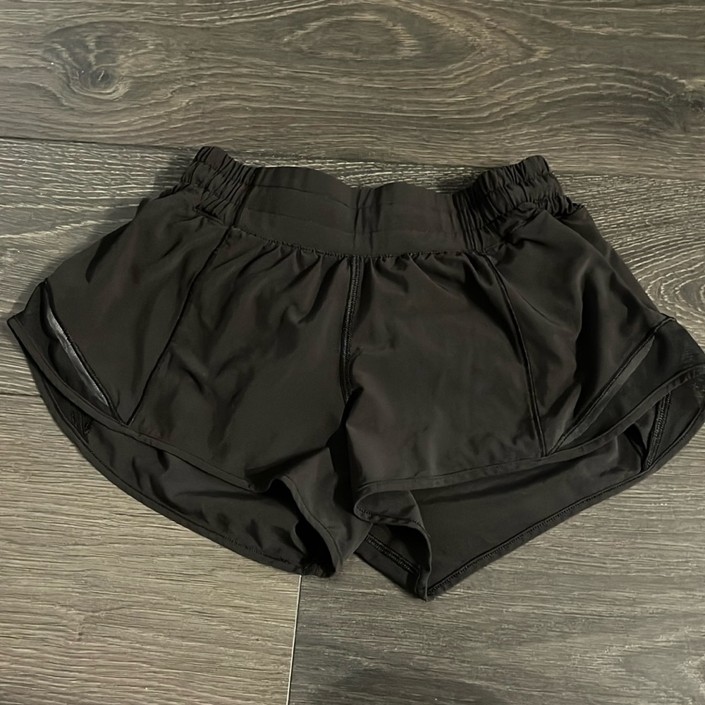 Lululemon Hotty Hot 2.5” Black Shorts
